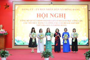 Công bố quyết định sáp nhập trường, thành lập Đảng bộ trường MN Hồng Phong